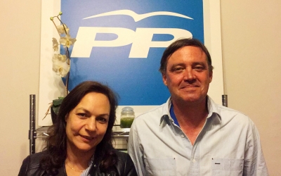 Cuca Santos i Esteban Gesa aquesta nit a la seu del PP al carrer Àngel Guimerà | Aleix Graell